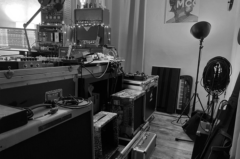Home Studio, Steev Crispin